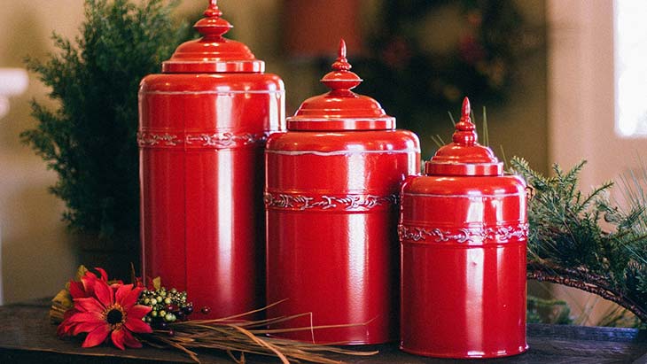 Red urns