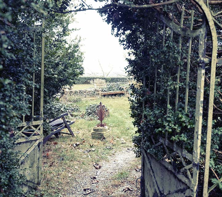 Garden entrance, photo by Julien Sister